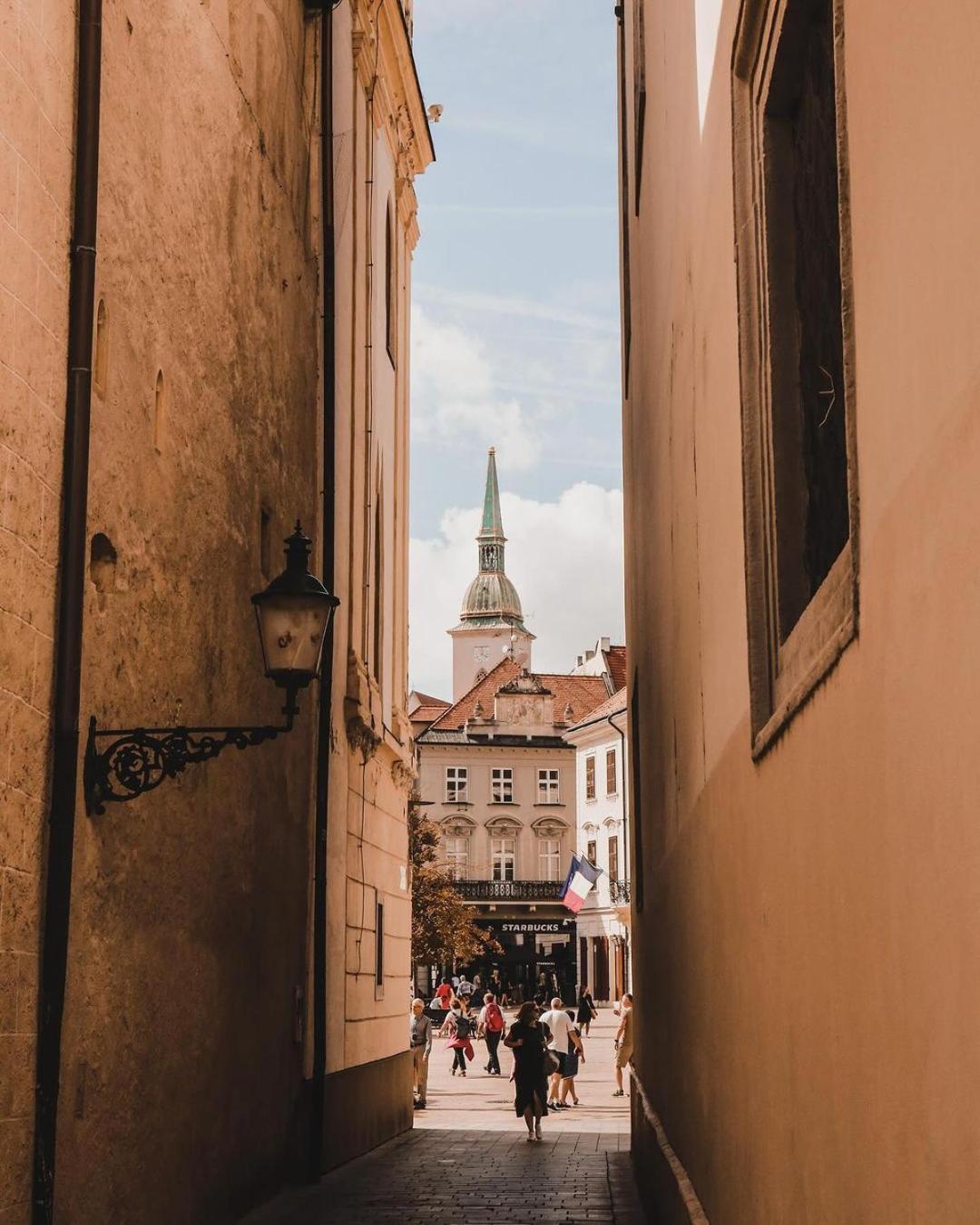 Extralarge Queen Room In The Heart Of Bratislava With Terrace Экстерьер фото