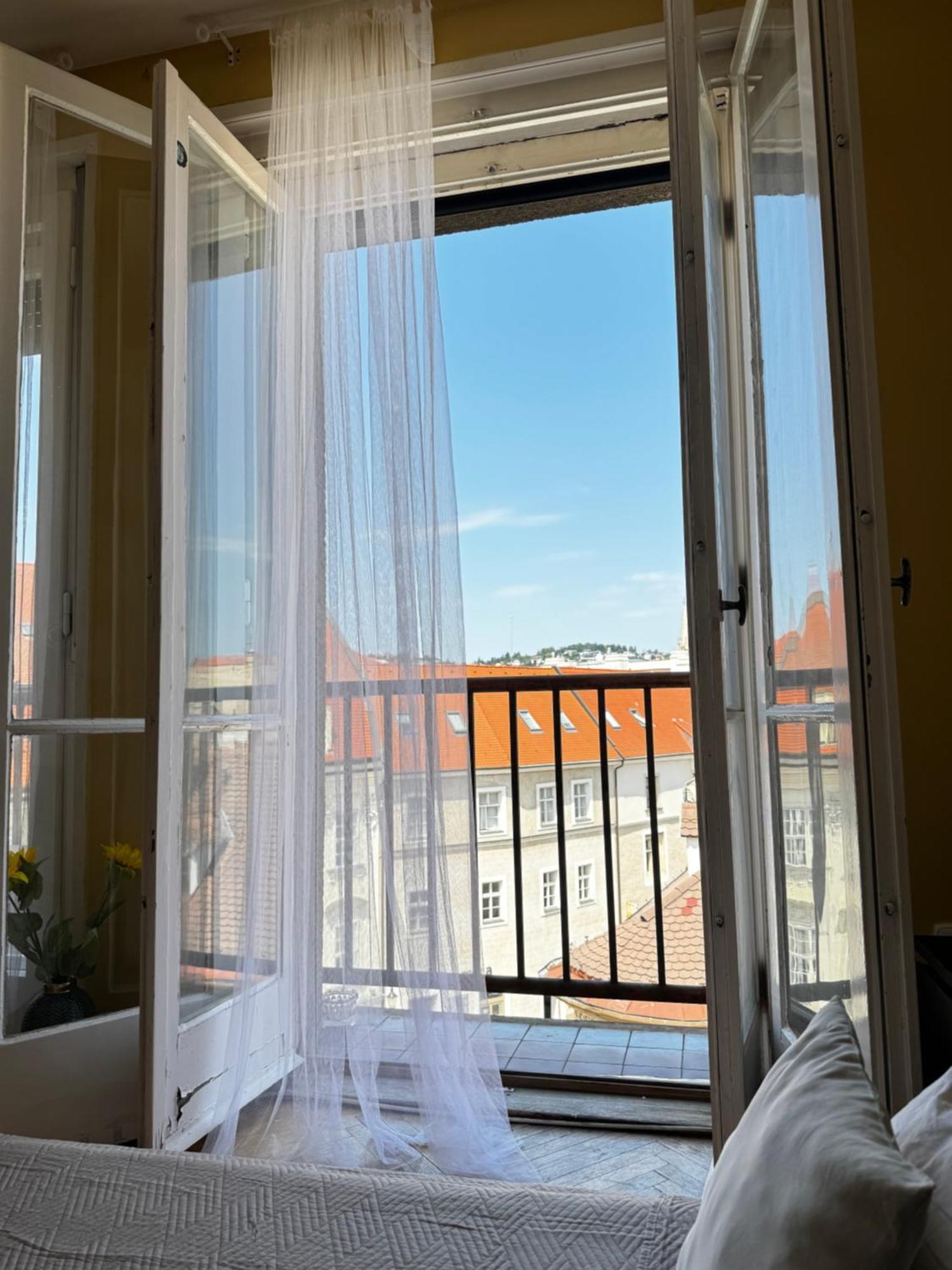 Extralarge Queen Room In The Heart Of Bratislava With Terrace Экстерьер фото