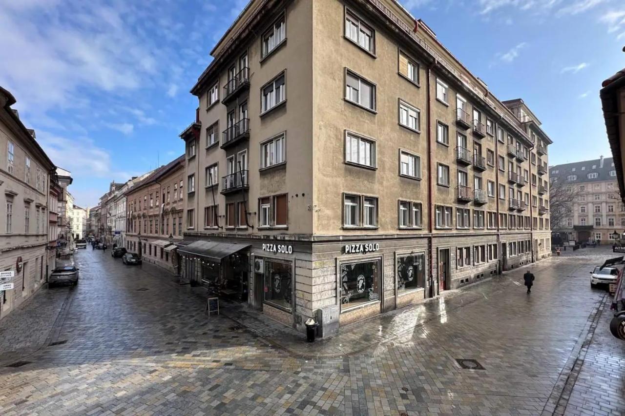 Extralarge Queen Room In The Heart Of Bratislava With Terrace Экстерьер фото