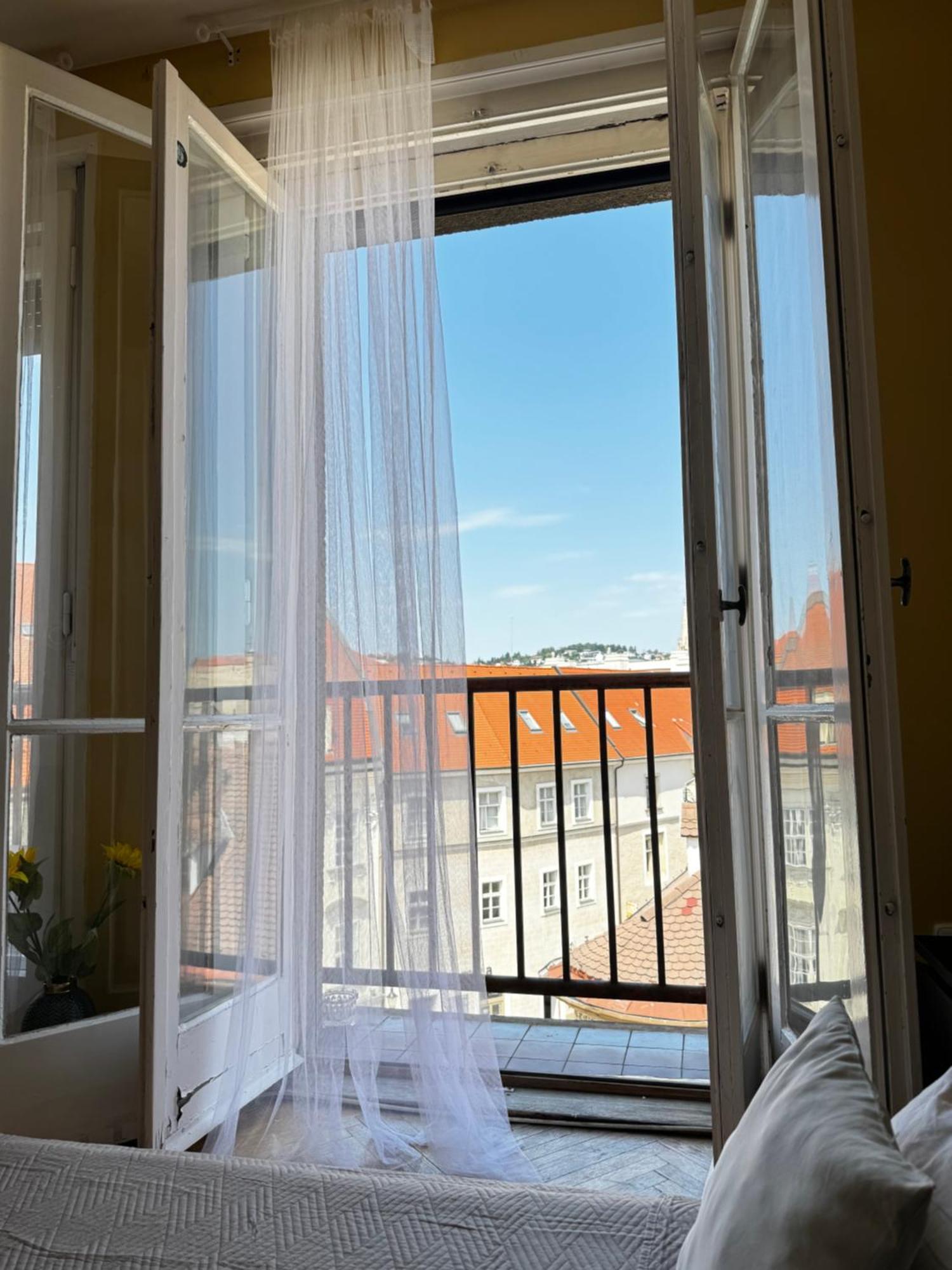 Extralarge Queen Room In The Heart Of Bratislava With Terrace Экстерьер фото