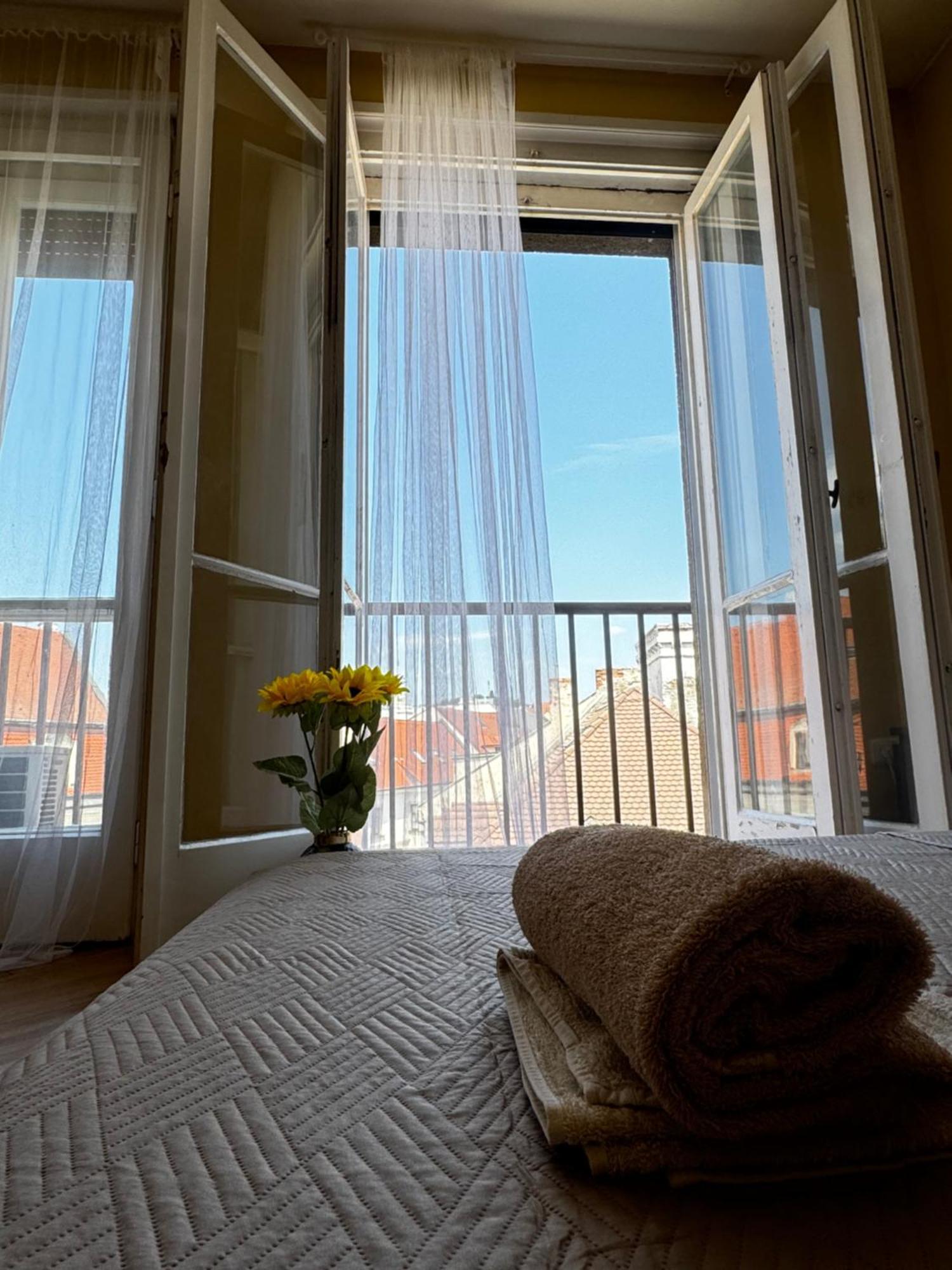 Extralarge Queen Room In The Heart Of Bratislava With Terrace Экстерьер фото